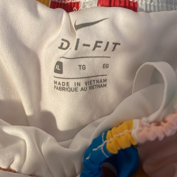 nike shorts - Picture 2 of 2